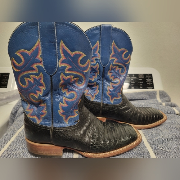 2 pairs of boots for 150 black ones are original caiman skin ,other are print - Picture 3 of 10